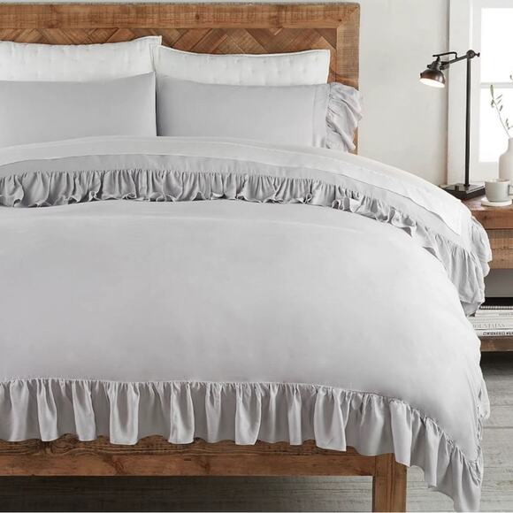 Pottery Barn Tencel Ruffle Duvet Cover Gray King / California King NWT NEW - Picture 1 of 7